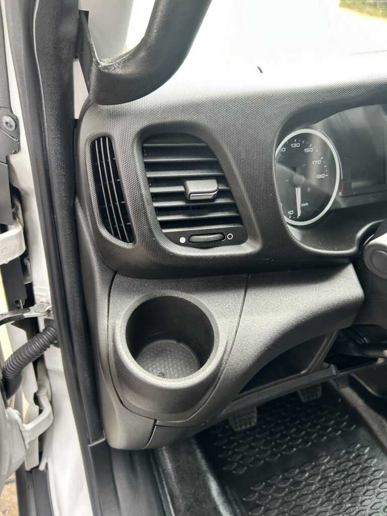 Czyszczenie wnętrza samochodu Biała Podlaska – Pranie tapicerki i auto detailing 5 detailing wnętrza Biała Podlaska