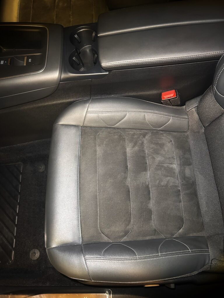 Czyszczenie wnętrza samochodu Biała Podlaska – Pranie tapicerki i auto detailing 3 Czyszczenie skór